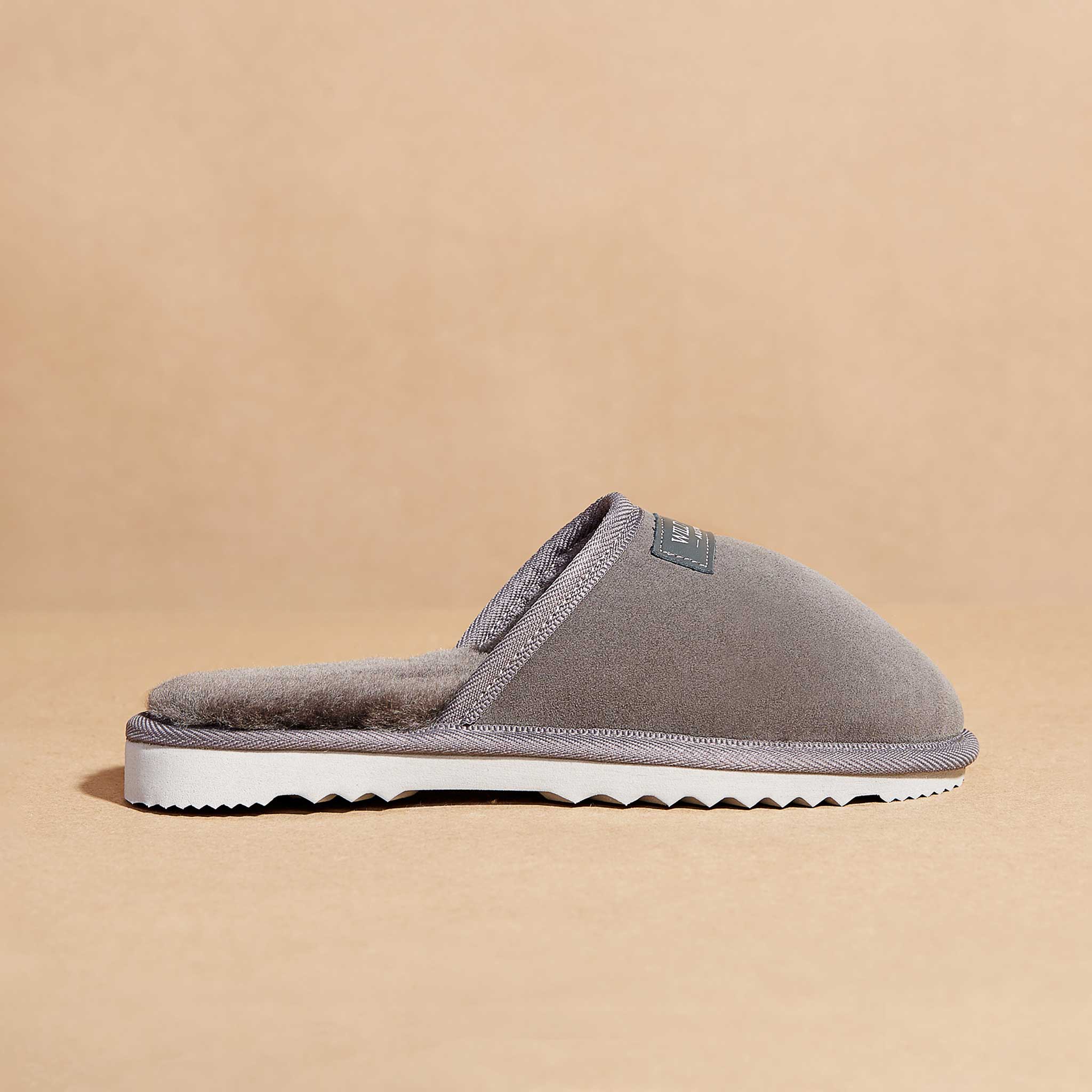 Mens slippers melbourne best sale